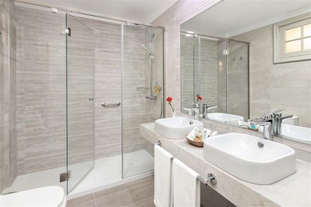 GAR_19_033 - Double room.jpg