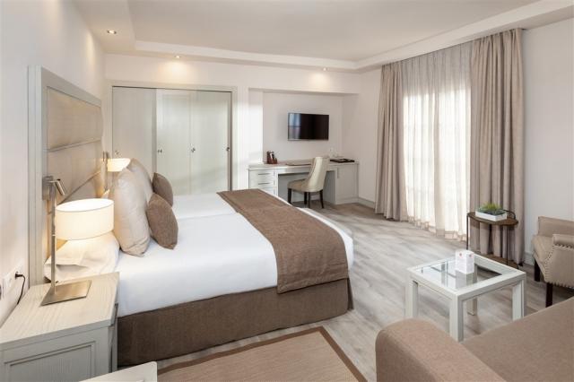 GAR_19_038 - Superior double room.jpg