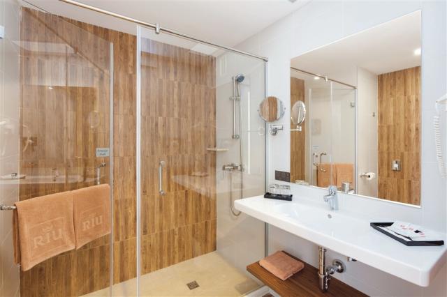 ARC_15_028 - Double room.jpg