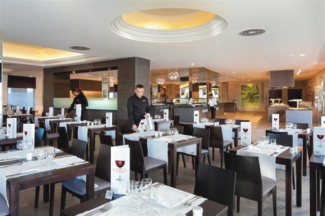 ARC_15_015 - Main restaurant.jpg