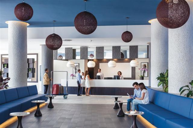 ARC_15_019 - Lobby.jpg