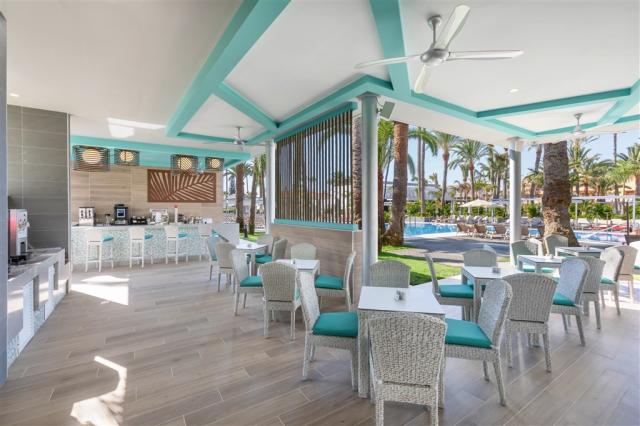 XPL_19_037 - Pool bar.jpg