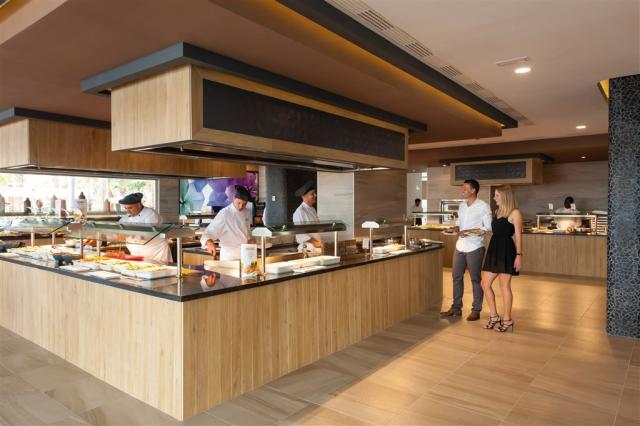 PPY_16_009 - Main restaurant.jpg
