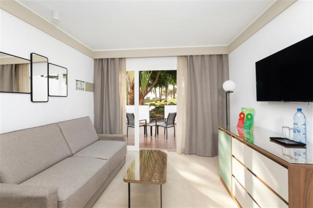 PAR_21_100 - Family 1 bedroom.jpg