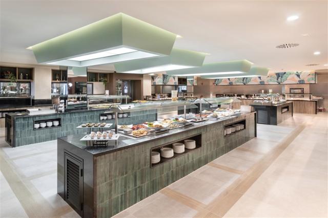 PAR_21_065 - Main restaurant.jpg