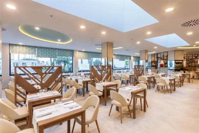 PAR_21_067 - Main restaurant.jpg