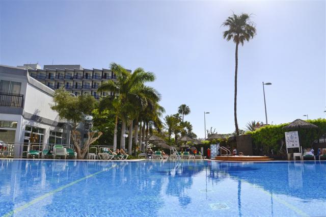 PiscinaSur01.jpg