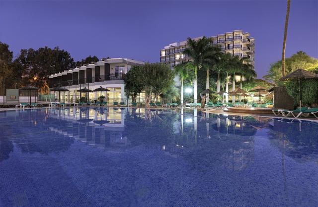 Piscina-sur-al-anochecer.jpg
