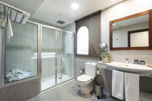 Roca Negra Junior Suite 04.jpg