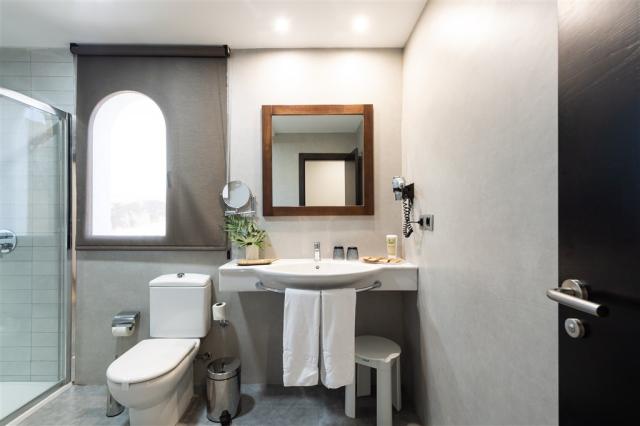 Roca Negra Junior Suite 05.jpg