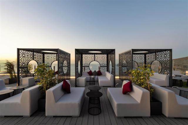 Roca Negra Rock Top Sky Bar 02.jpg