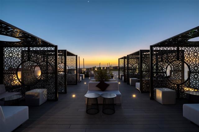 Roca Negra Rock Top Sky Bar 05.jpg
