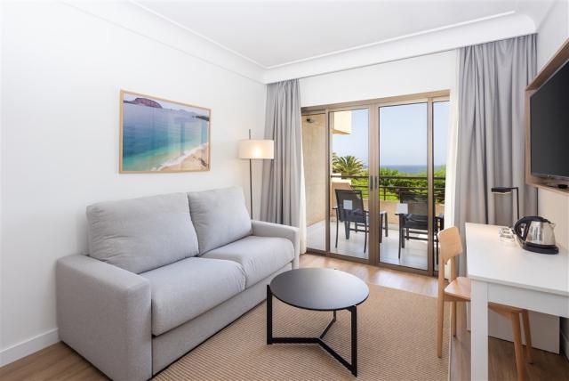 BLANAR_ROOM_16_Junior Suite.jpg