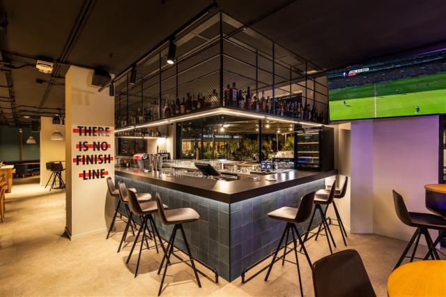 BLANAR_GAST_99-Champs Sport Bar.jpg