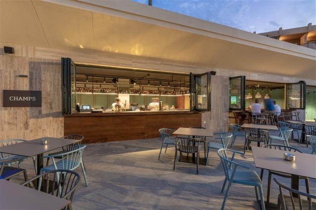 BLANAR_GAST_100-Champs Sport Bar.jpg