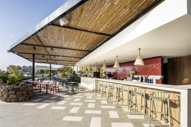 BLANAR_GAST_105-Pool Bar Marella.jpg