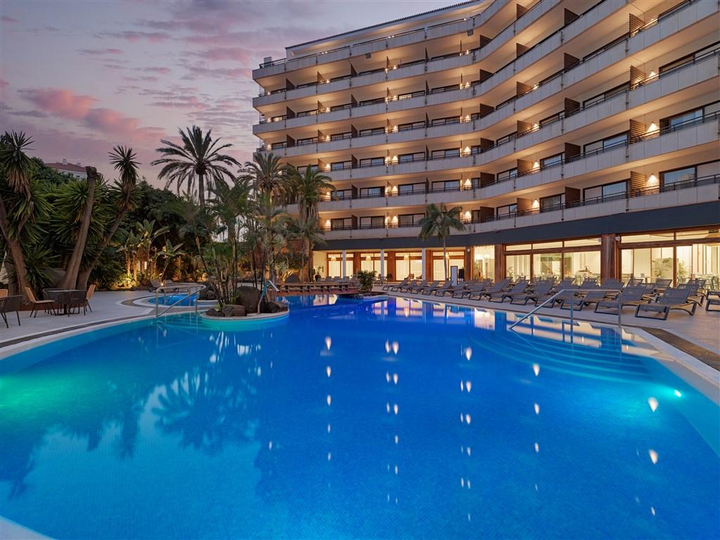 10-4-23_Piscina al anochecer 2.jpg
