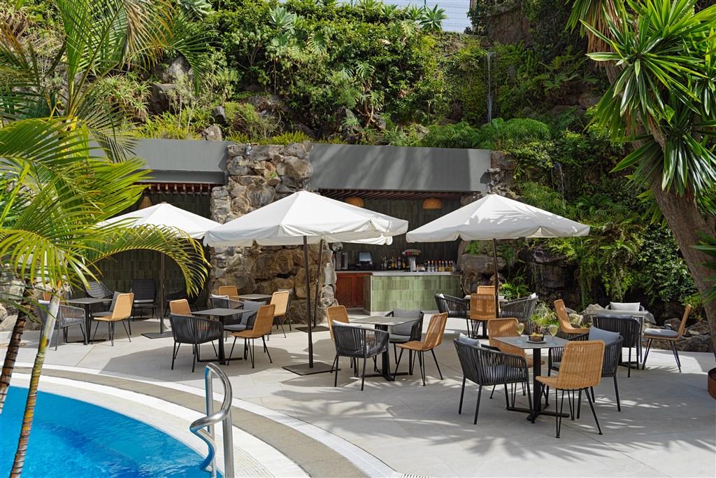 Pool Bar 1.jpg