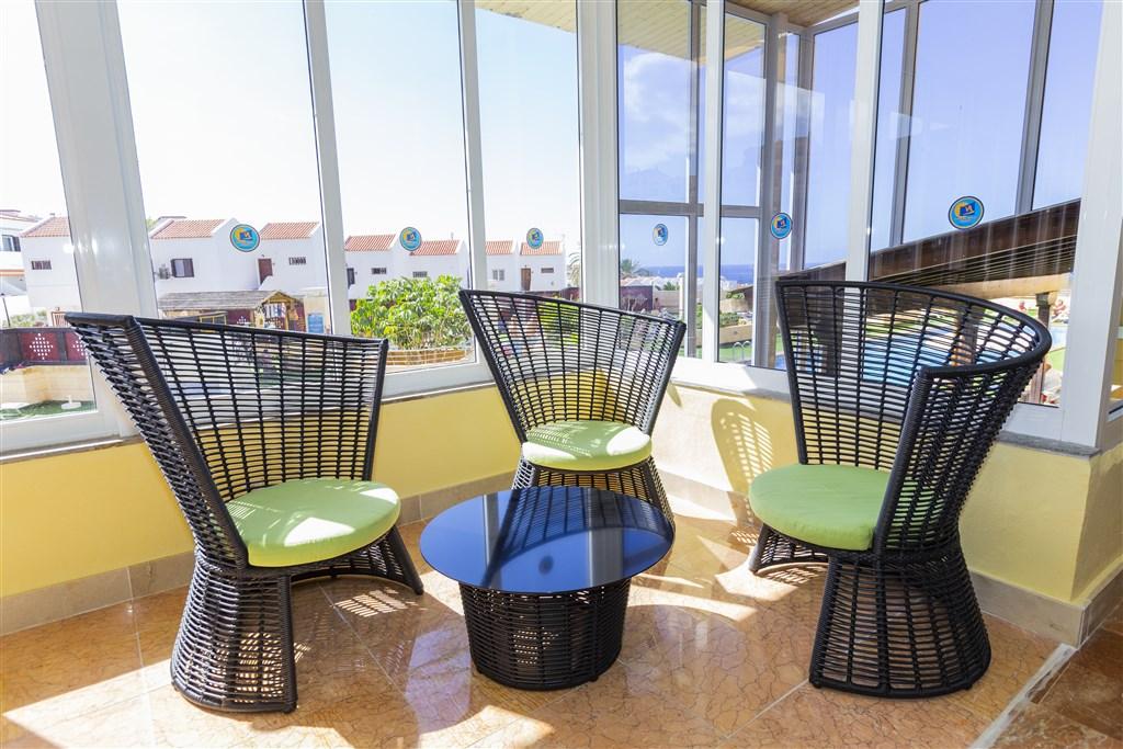 20181102_Villa_de_Adeje_Beach_066_bar_hall.jpg