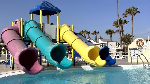 030-P-pool_108271948.jpg