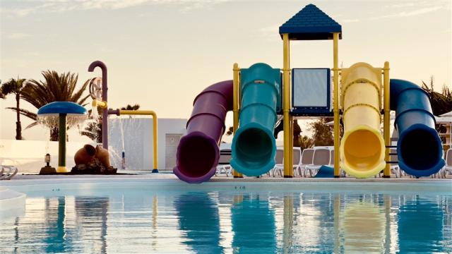 037-P-pool_108395554.jpg