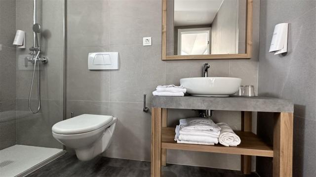 058-BD-bathroom-example-apartment-standard--bungalow-1-bedroom-