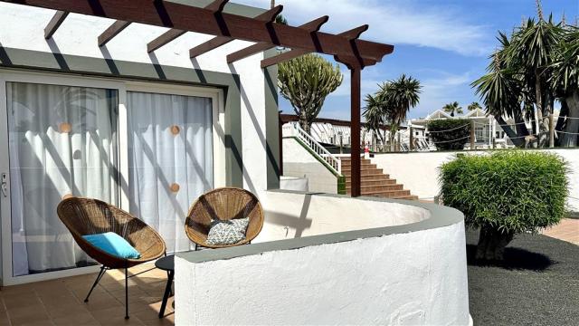 077-W-room-example-apartment-standard-pool-view-bungalow-1-bedr