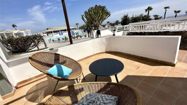 079-W-room-example-apartment-standard-pool-view-bungalow-1-bedr