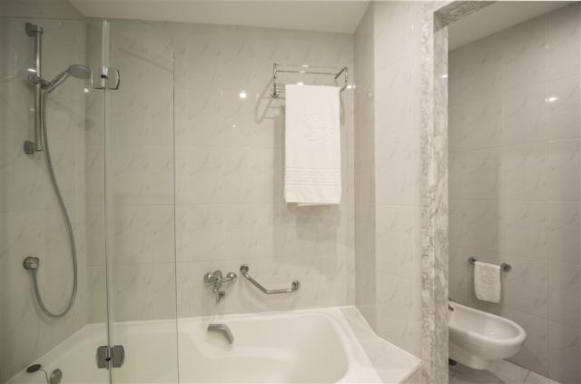 ACE - BEATRIZ COSTA & SPA - Standar room (3).jpg