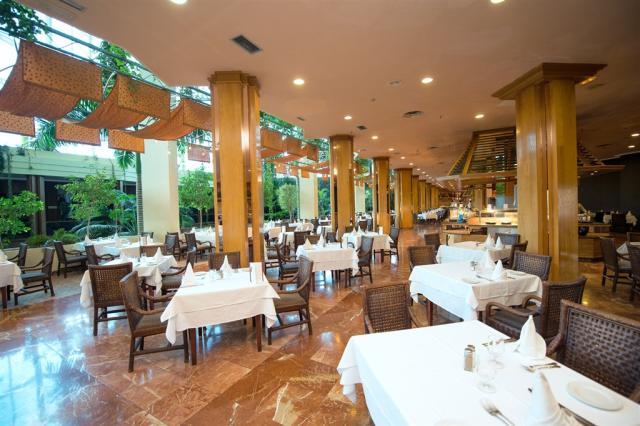 ACE - BEATRIZ COSTA & SPA - Restaurant Buffet (5).jpg
