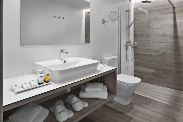5.4 Bathroom.jpg