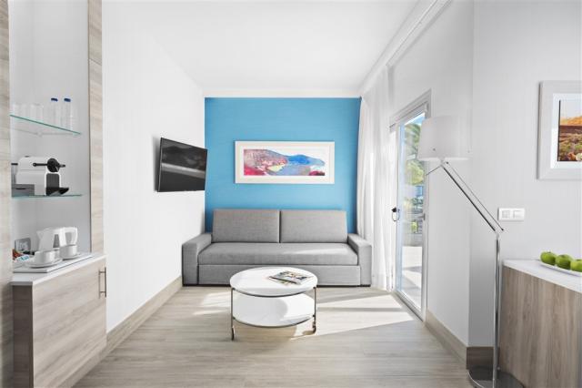 5.1 Junior Suite.jpg