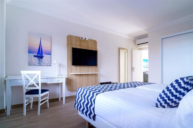 Apartment 1 Room (7).jpg