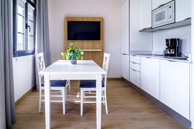 Apartment 1 Room (3).jpg