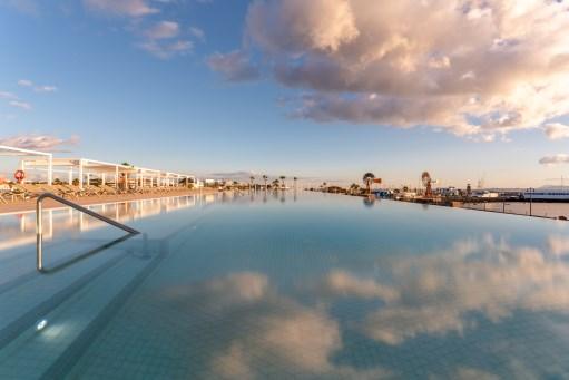 25_BPLAYABRL_POOL_002.jpg