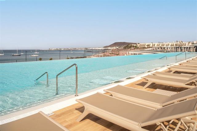 25_BPLAYABRL_POOL_026.jpg