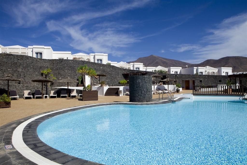 ACE - LIVVO COLORADAMAR - piscina (2).png
