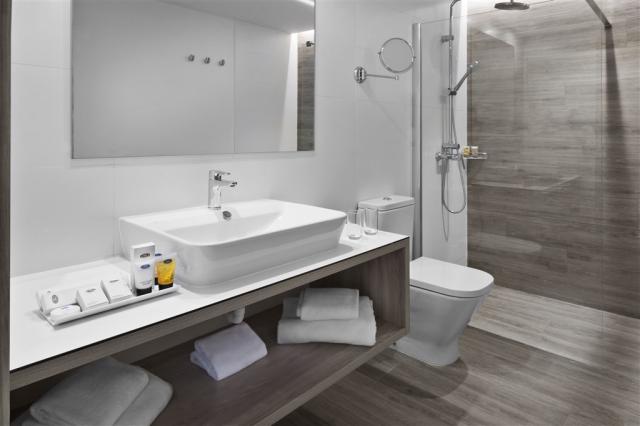 7.6 Bathroom.jpg
