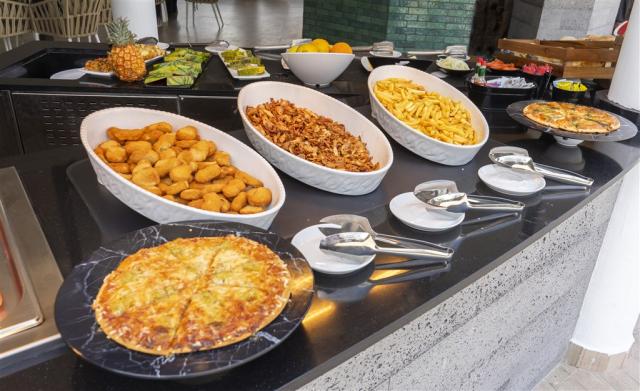 5_5_All inclusive snacks area.JPG