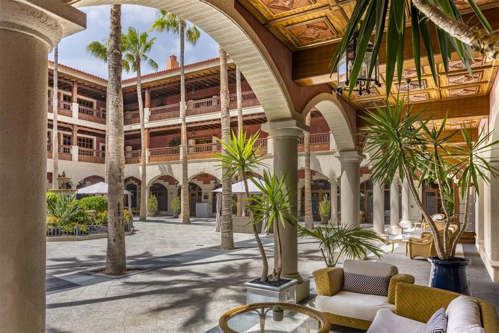 5.Patio Canario.jpg