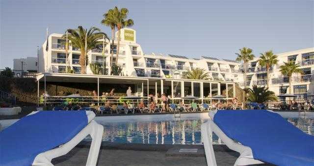 55 Exterior_hamacas_piscina.jpg