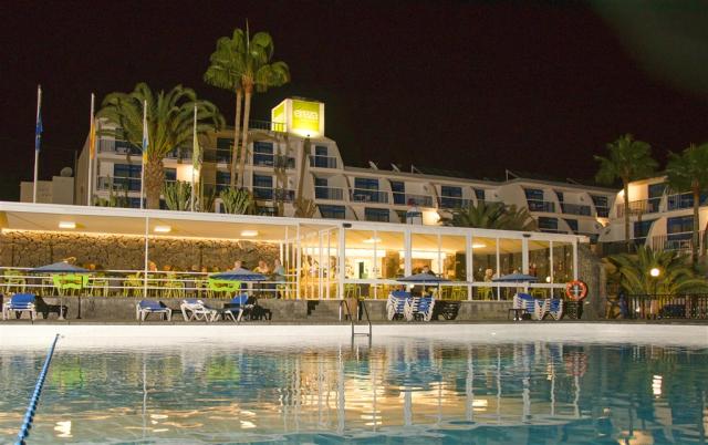 46 Exterior_piscina.jpg