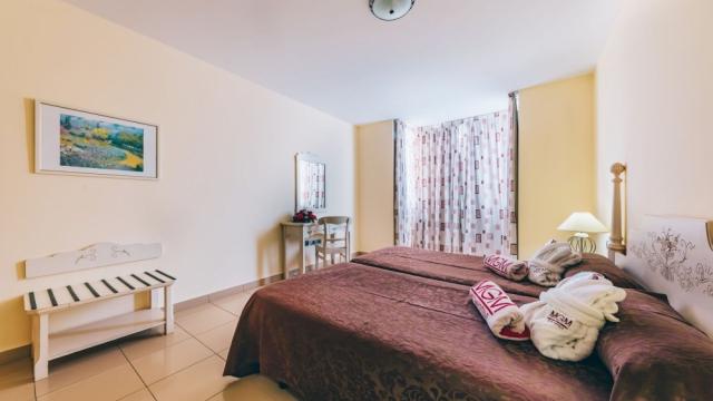 junior suite 23.jpg