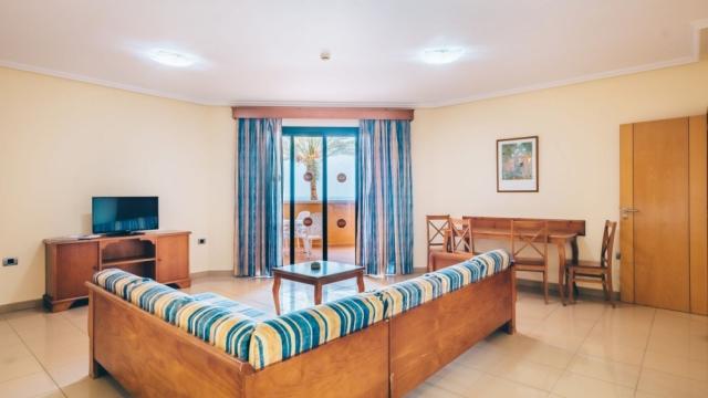 junior suite 12.jpg