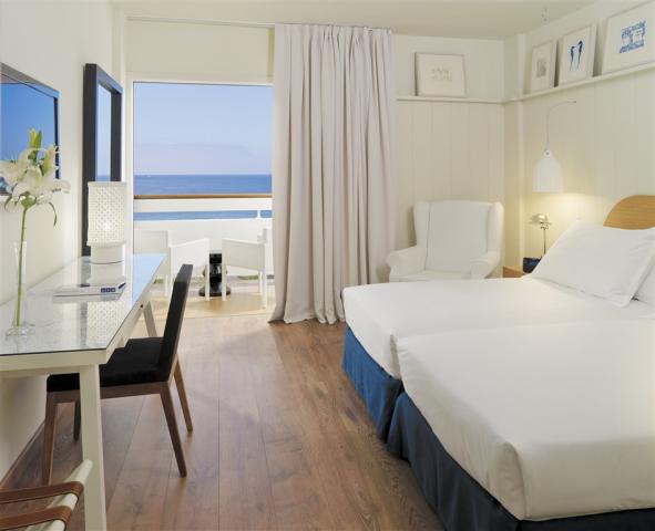 05_HBSDoubleRoomSeaView.jpg