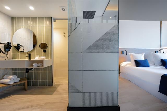 Junior Suites-L Costa Mogán 9.jpg