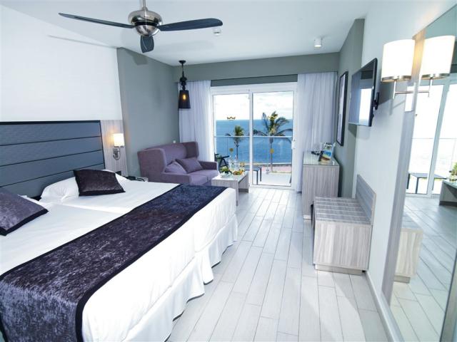 XME_14_049 - Double room Front sea view_Building next to seafro