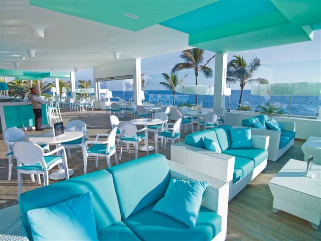 XME_14_024 - Poolside bar.jpg