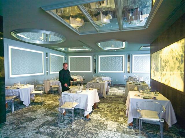 XME_14_028 - _Krystal_ restaurant.jpg