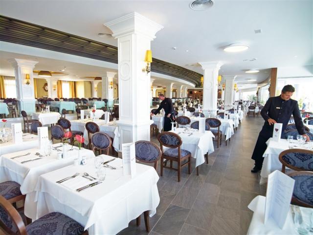 XME_14_030 - Main restaurant.jpg